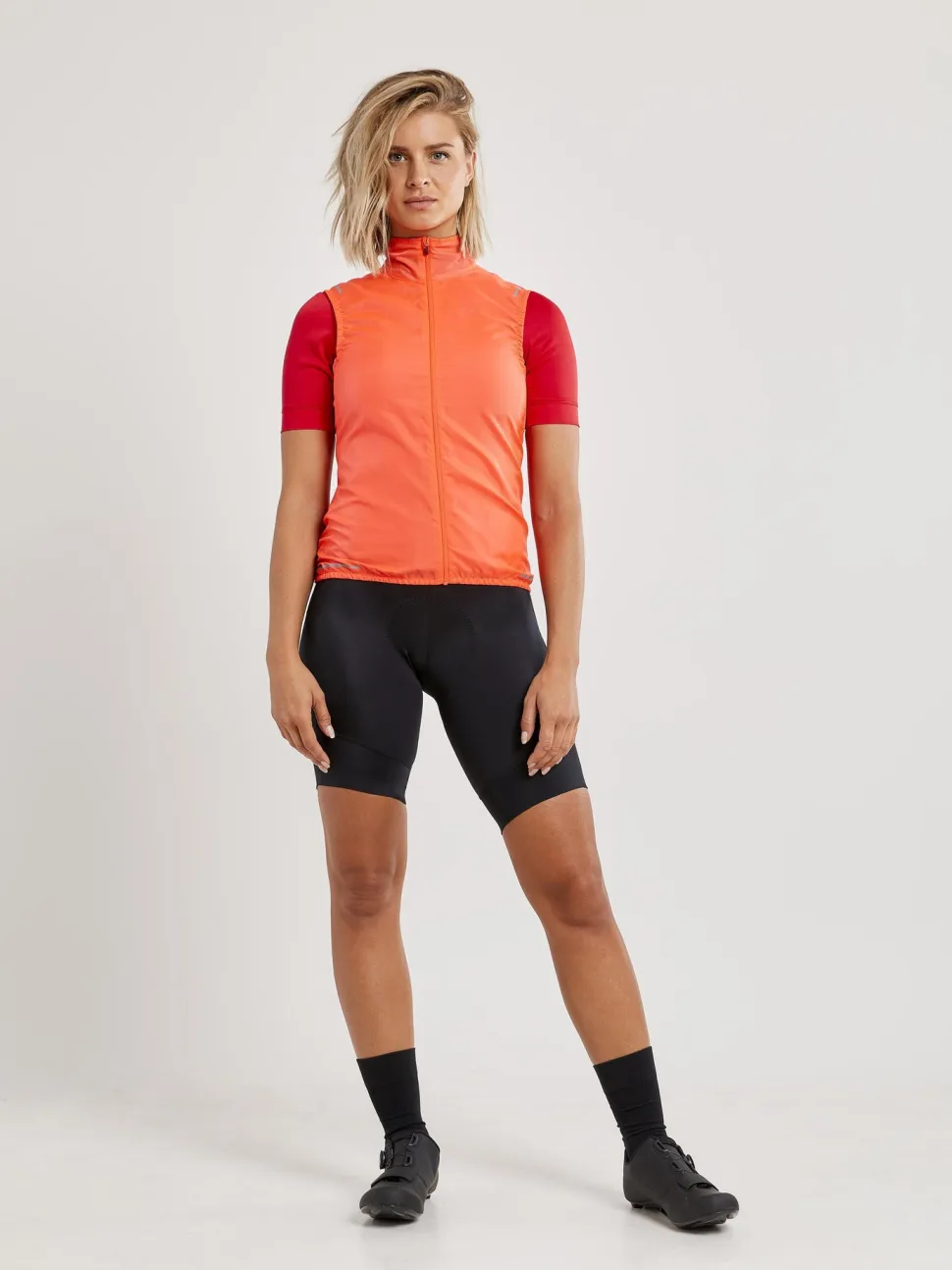 WOMEN'S ESSENCE LIGHT WIND CYCLING VEST - SHOCK