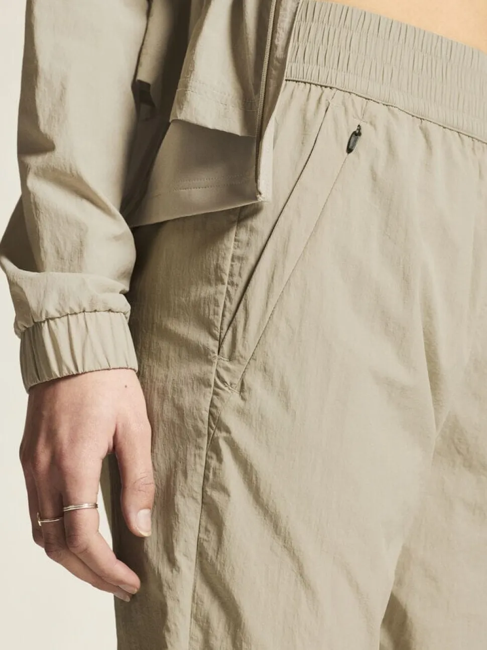 WOMEN'S JOIN WINDPANTS - HAY